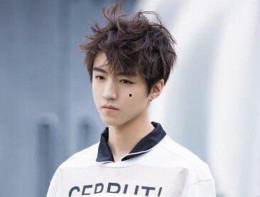 王俊凯爆料恋情视频合集,甜蜜瞬间回顾  第1张